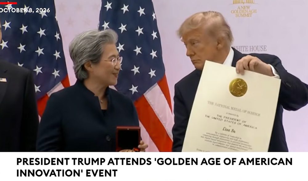 Lisa Su receives the medal from President Trump